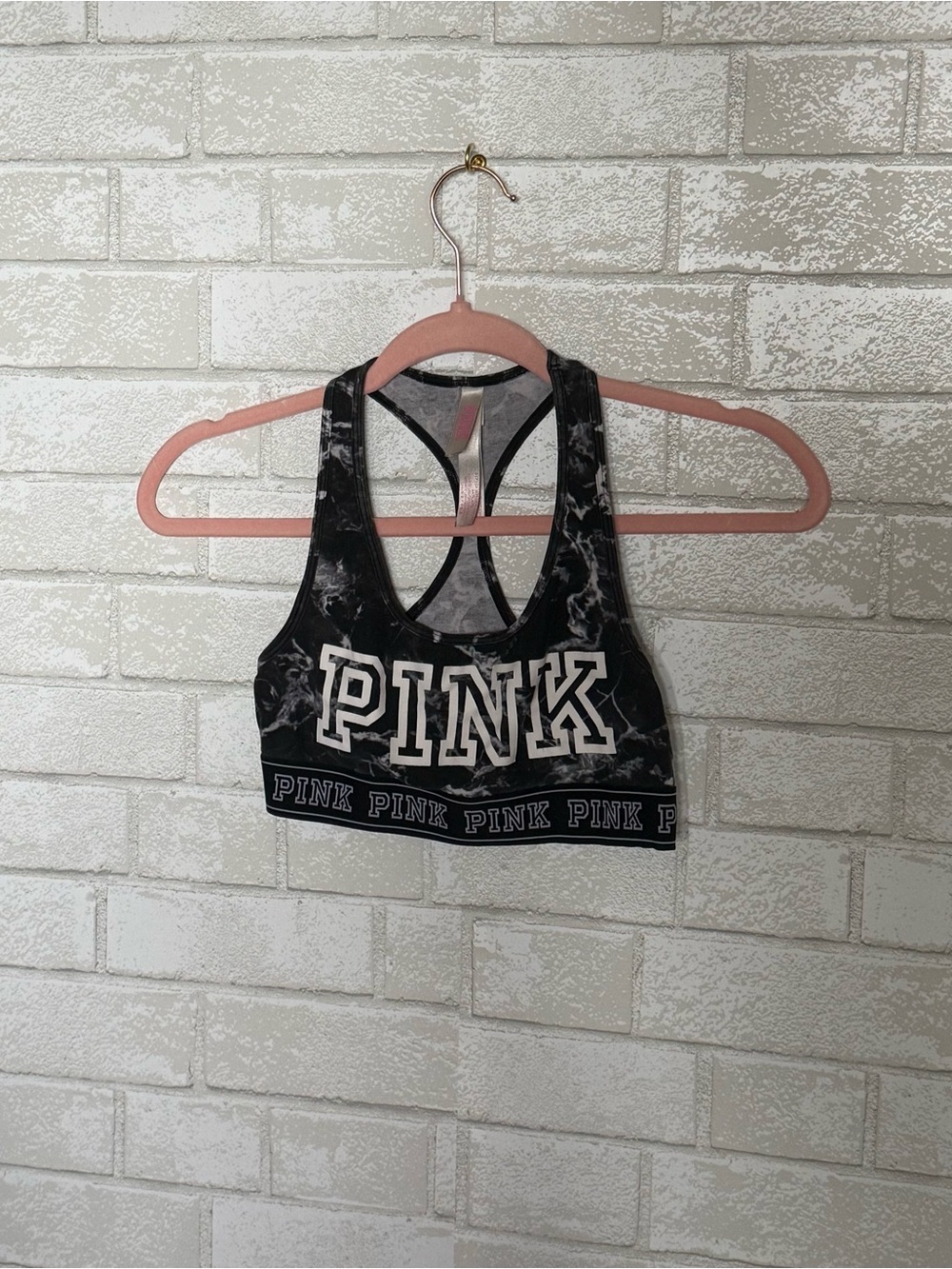 🏃‍♀️🏓🛼🌸👟☀️🥥
PINK Victoria's Secret Marble Logo Racerback Sports Bra